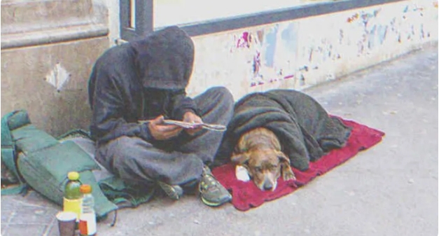 Notar hört Geschichte eines Obdachlosen und sagt, er suche nach 10 Jahren nach ihm – Story des Tages